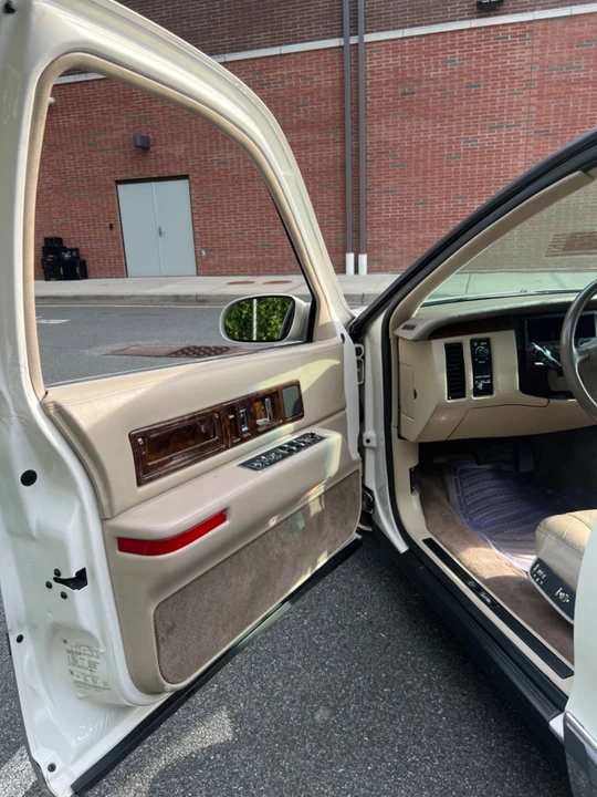 1996 Cadillac Fleetwood - Image 13 of 27
