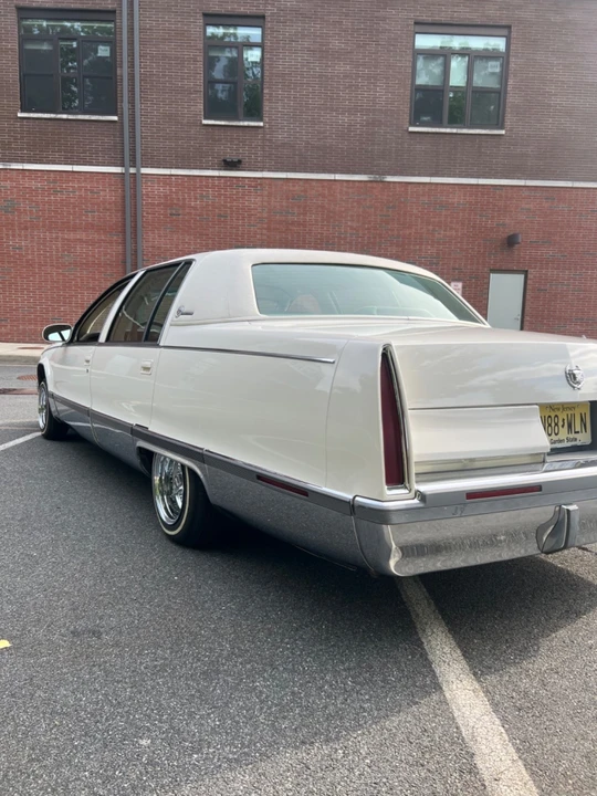 1996 Cadillac Fleetwood - Image 9 of 27