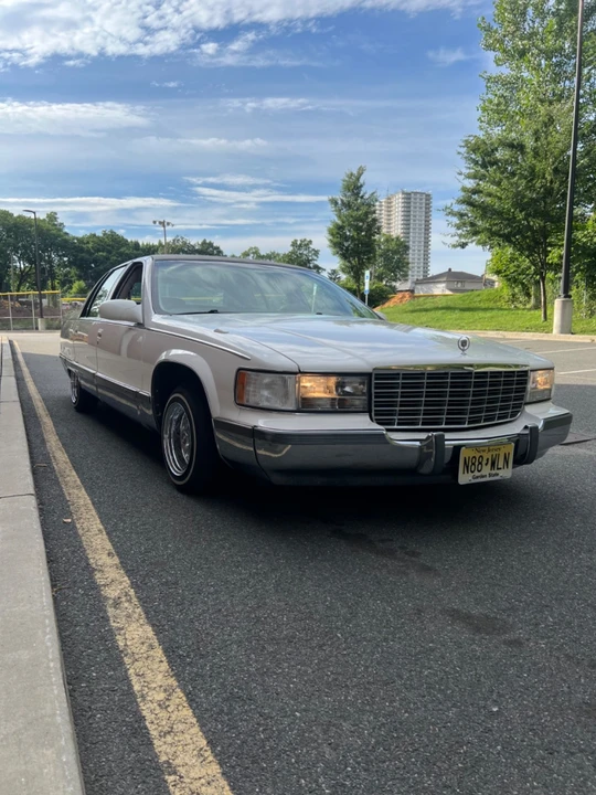 1996 Cadillac Fleetwood - Image 4 of 27