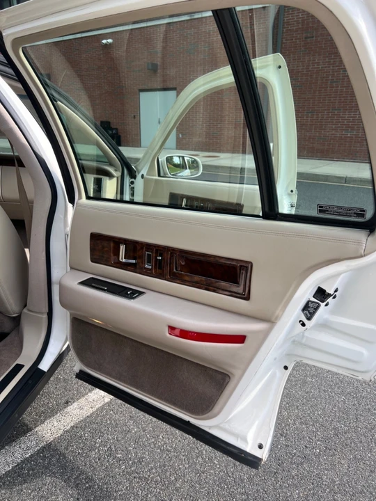1996 Cadillac Fleetwood - Image 16 of 27