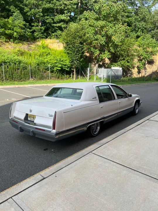 1996 Cadillac Fleetwood - Image 6 of 27