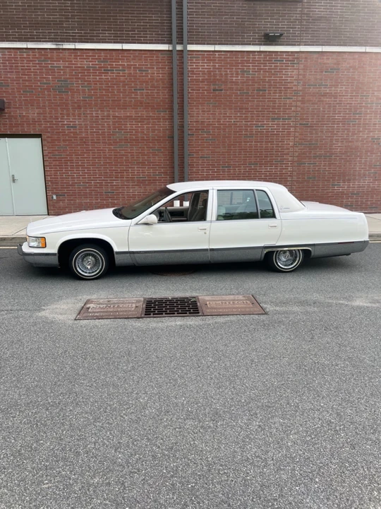 1996 Cadillac Fleetwood - Image 2 of 27