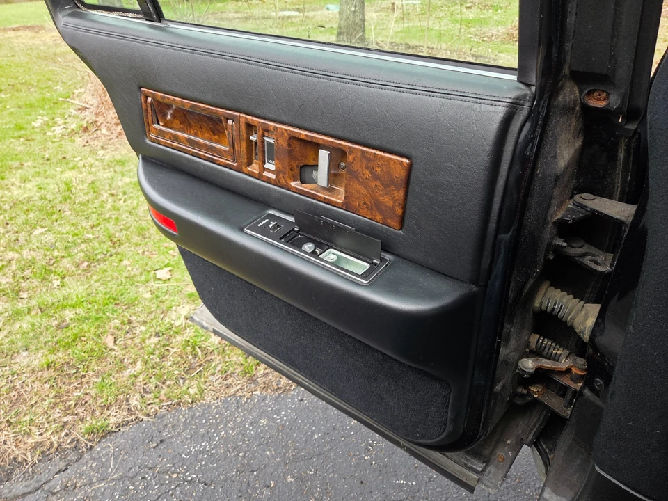 1996 Cadillac Fleetwood - Image 8 of 20