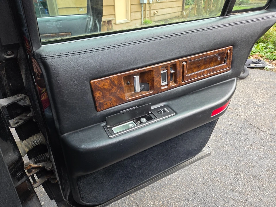 1996 Cadillac Fleetwood - Image 14 of 20
