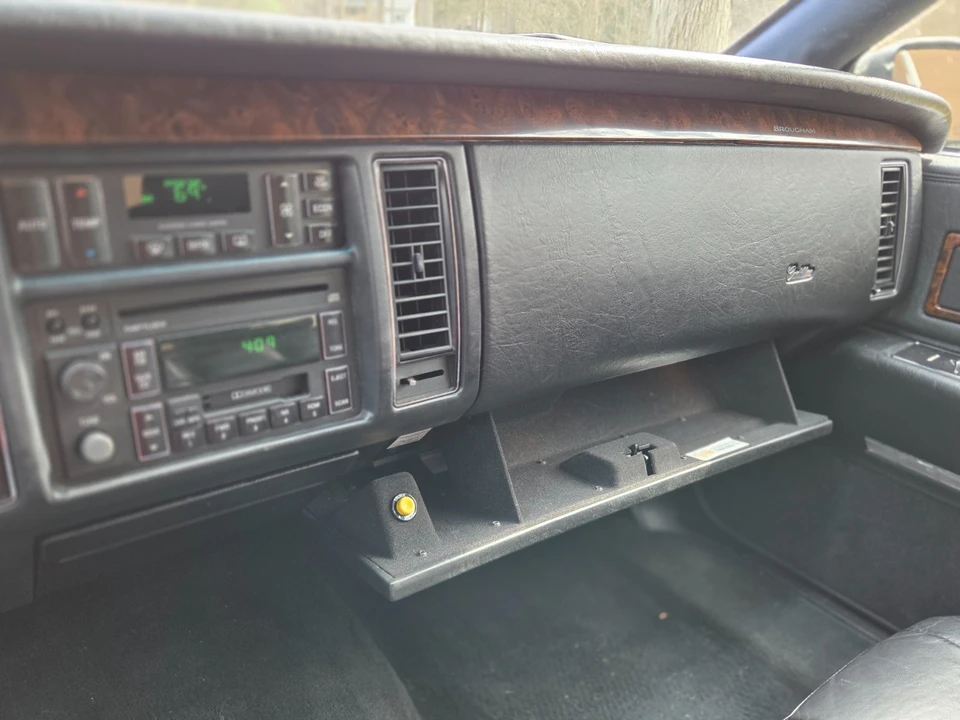 1996 Cadillac Fleetwood - Image 19 of 20