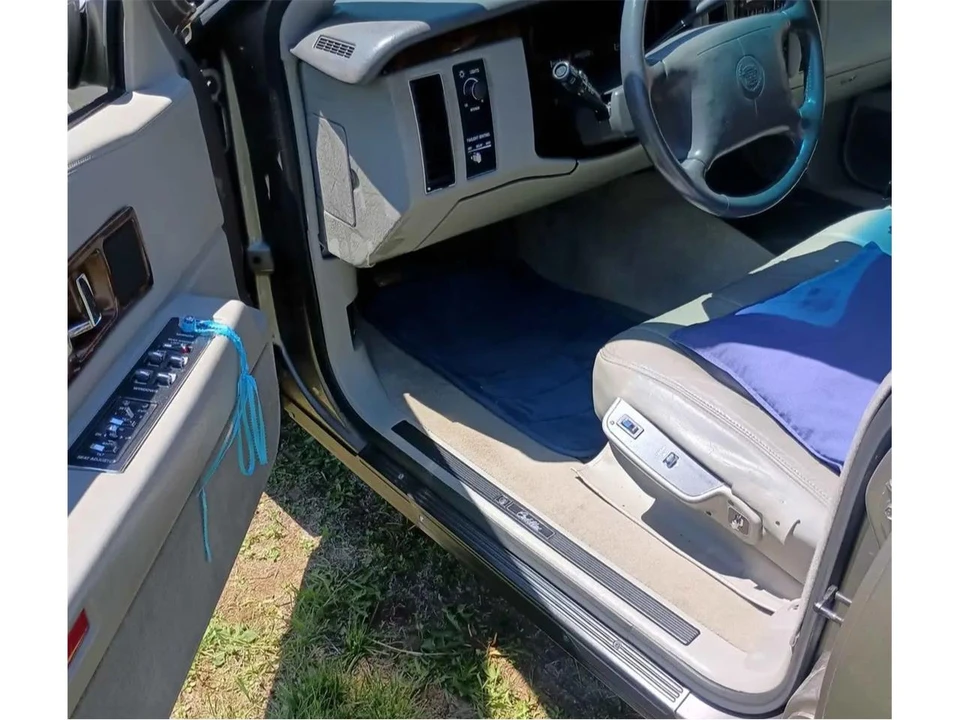 1996 Cadillac Fleetwood - Image 14 of 14