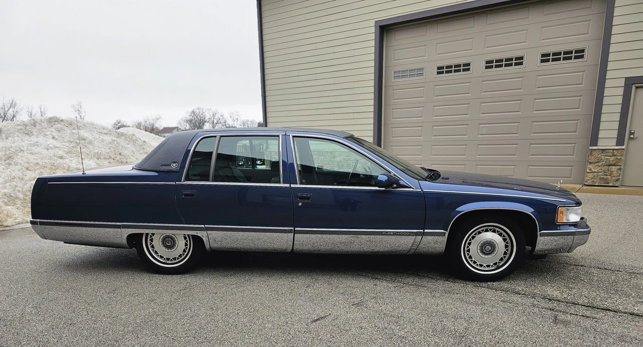 1996 Cadillac Fleetwood - Image 4 of 31