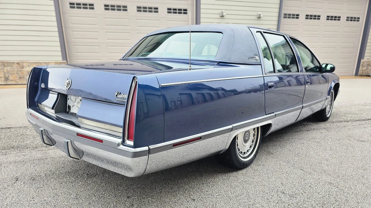 1996 Cadillac Fleetwood - Image 6 of 31