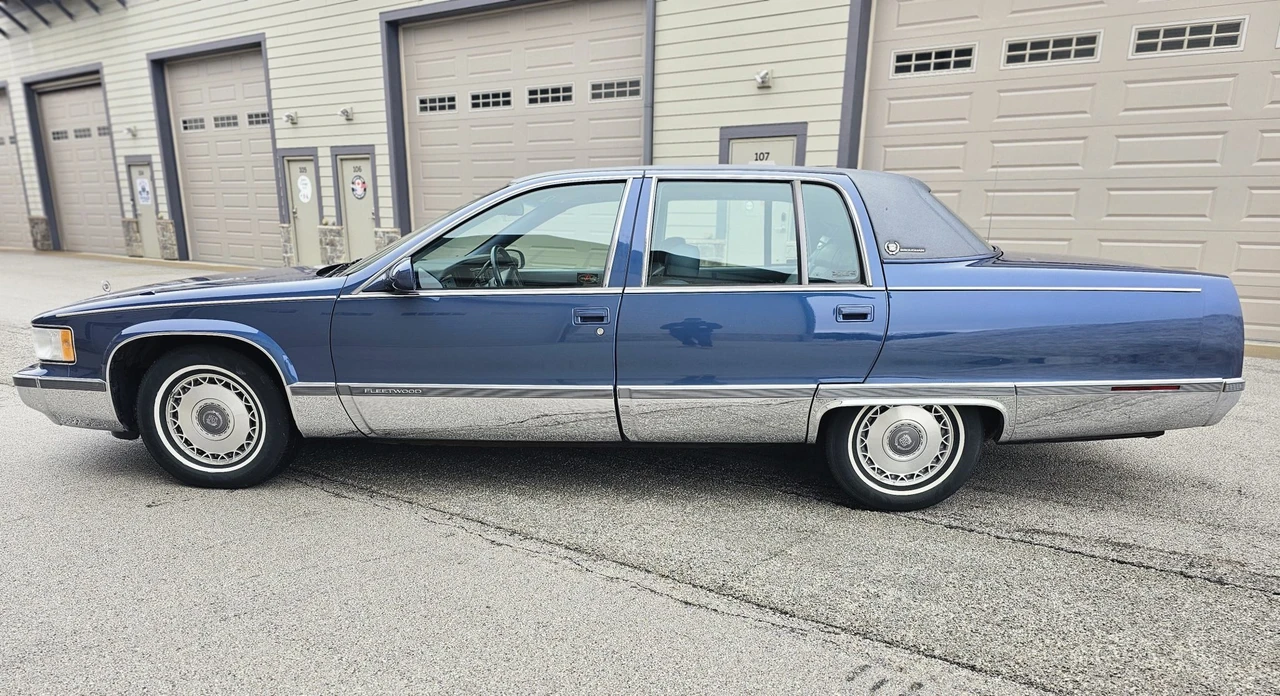 1996 Cadillac Fleetwood - Image 9 of 31