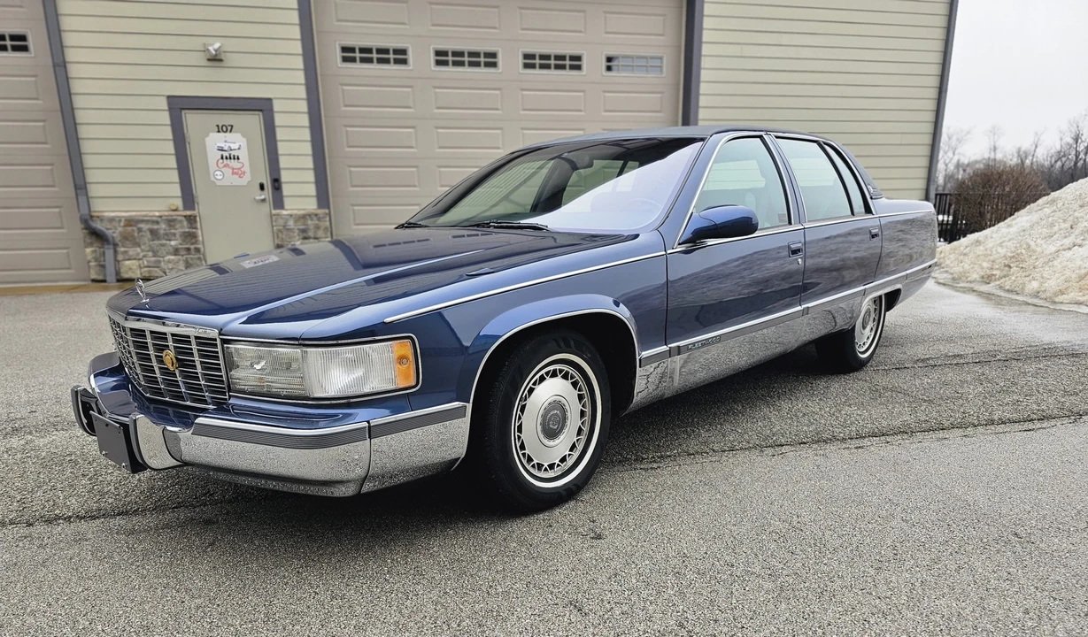 1996 Cadillac Fleetwood - Image 10 of 31
