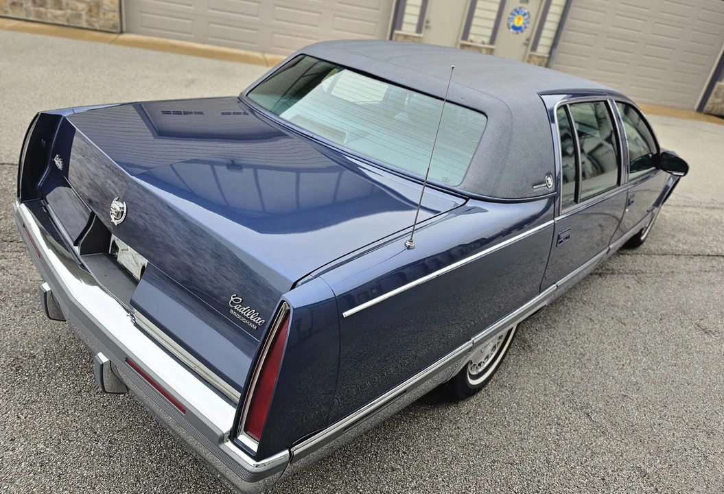 1996 Cadillac Fleetwood - Image 5 of 31