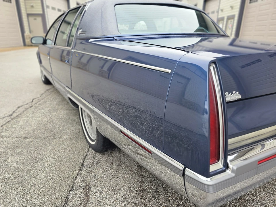 1996 Cadillac Fleetwood - Image 21 of 31