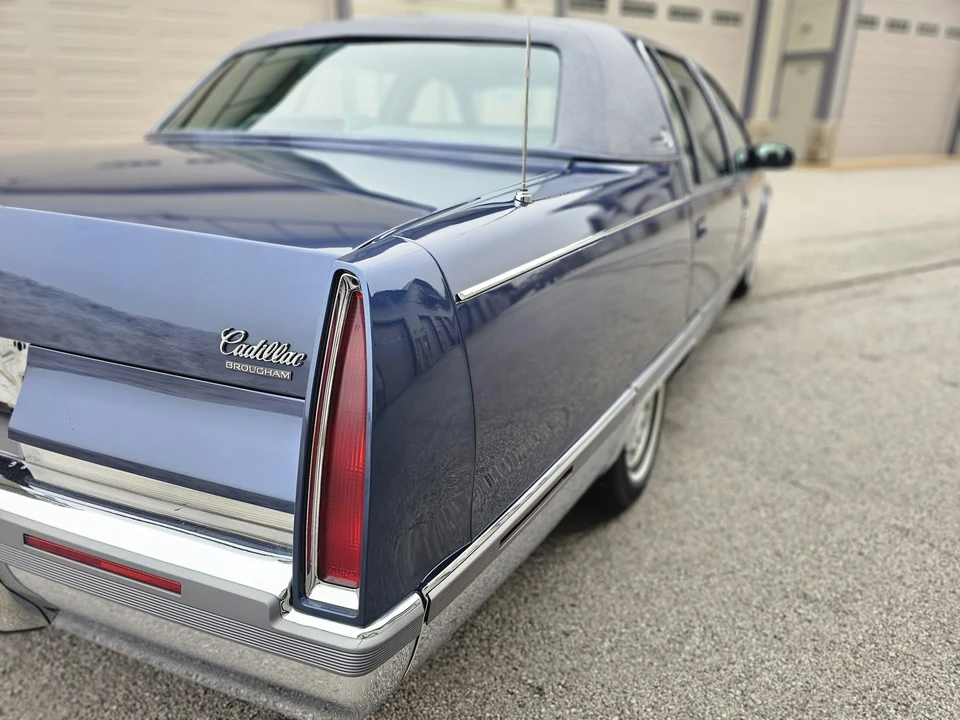 1996 Cadillac Fleetwood - Image 22 of 31