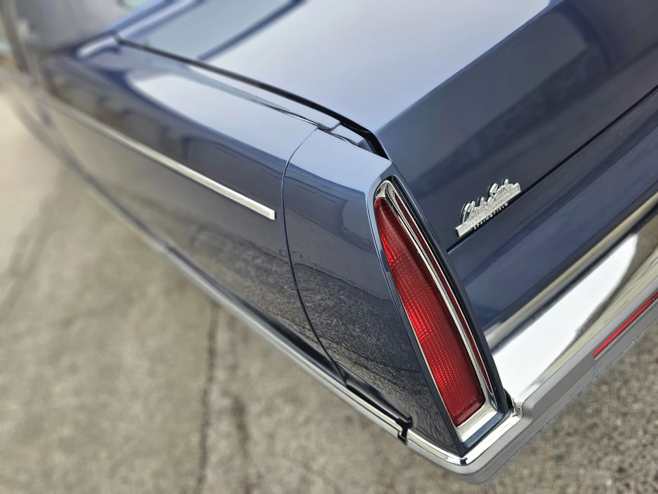 1996 Cadillac Fleetwood - Image 23 of 31