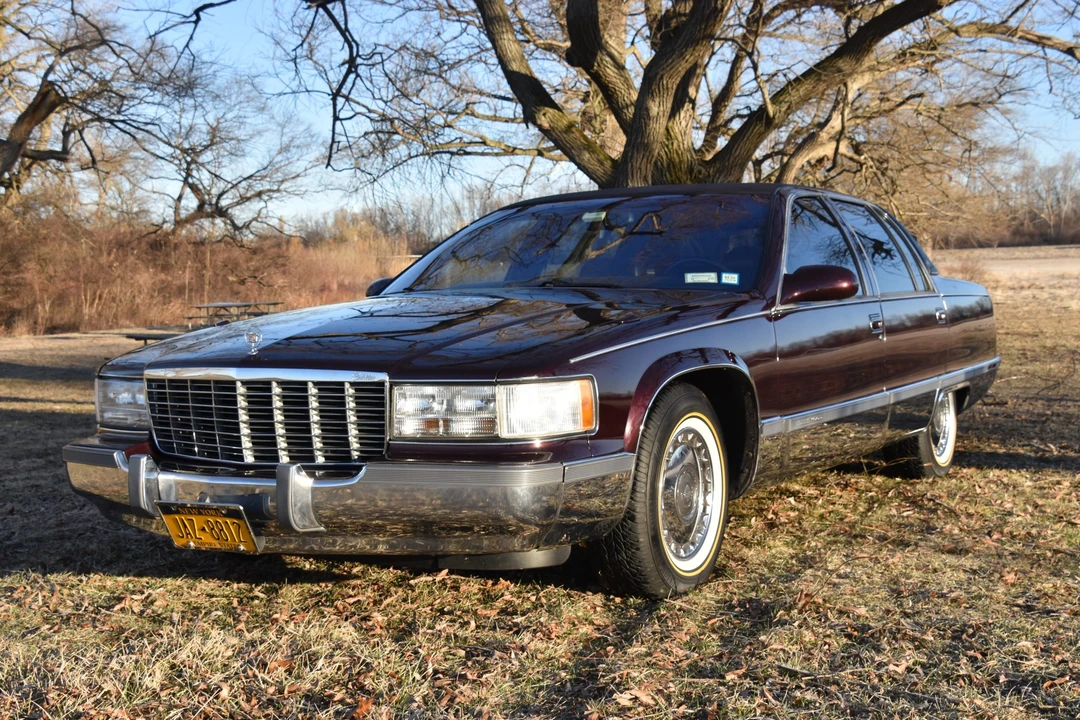 1996 Cadillac Fleetwood - Image 2 of 31