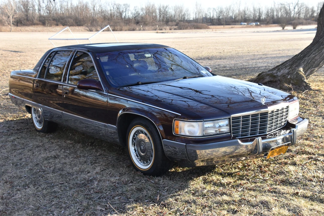 1996 Cadillac Fleetwood - Image 9 of 31