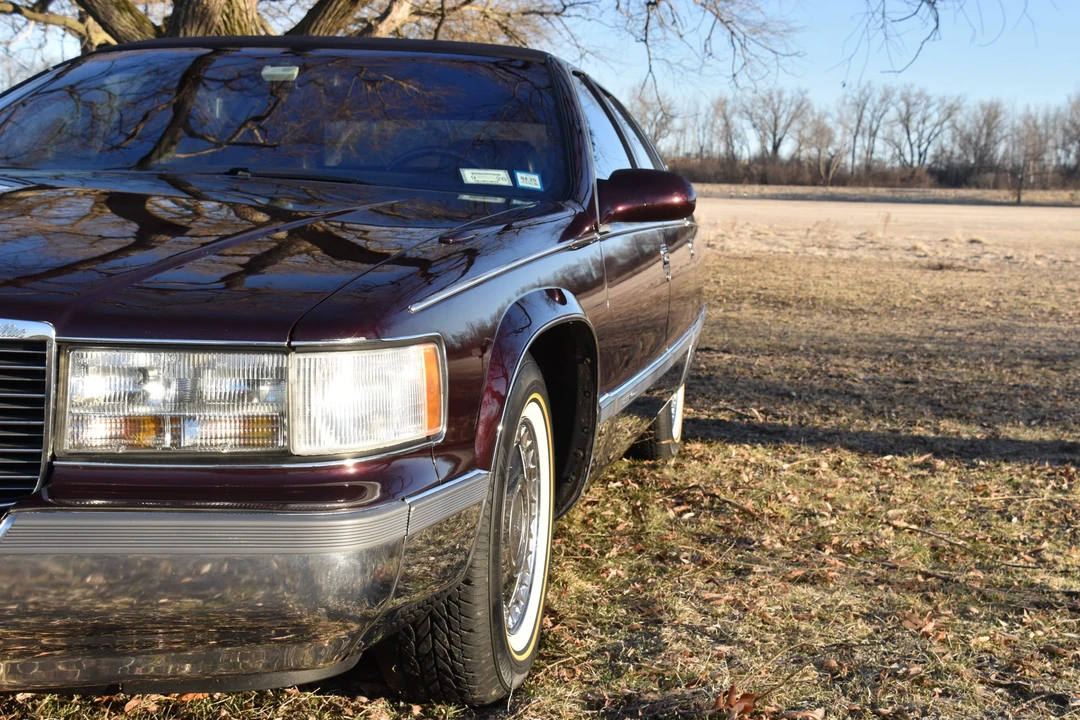 1996 Cadillac Fleetwood - Image 16 of 31