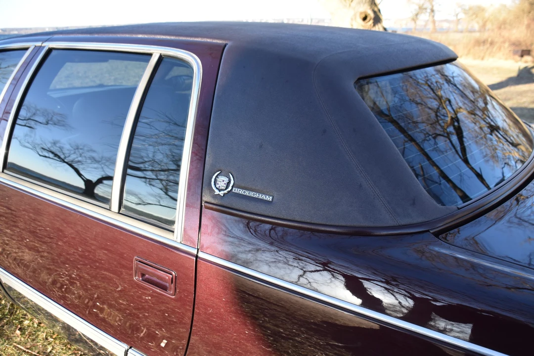 1996 Cadillac Fleetwood - Image 24 of 31