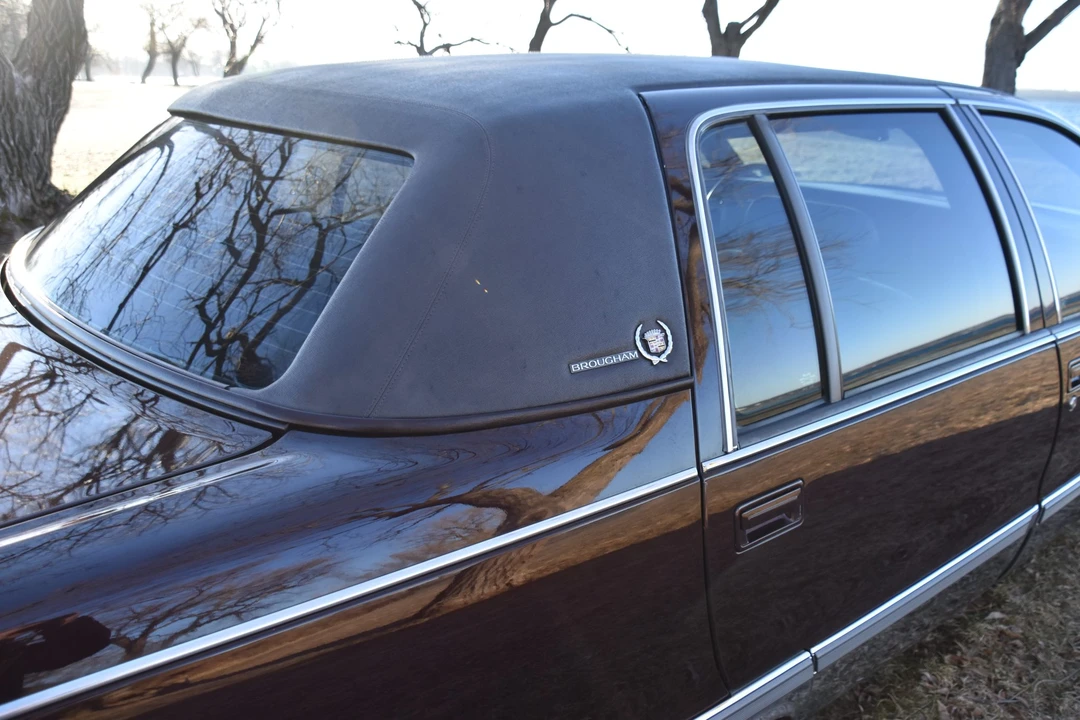 1996 Cadillac Fleetwood - Image 25 of 31