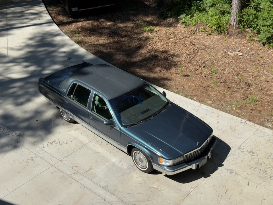 1996 Cadillac Fleetwood - Image 9 of 31