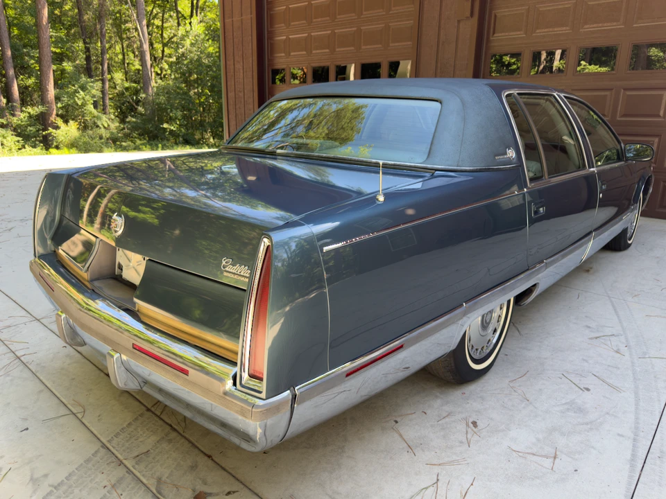 1996 Cadillac Fleetwood - Image 5 of 31