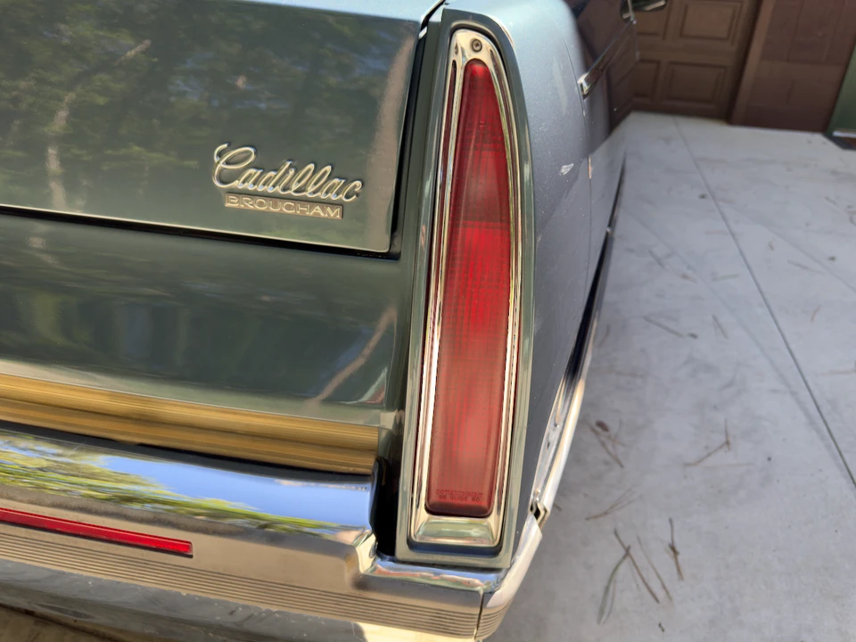 1996 Cadillac Fleetwood - Image 17 of 31