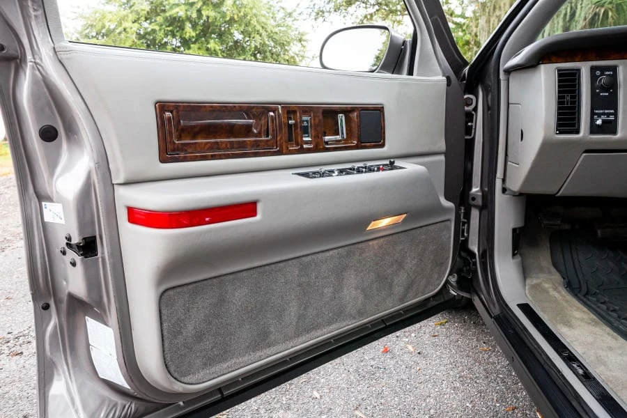 1996 Cadillac Fleetwood - Image 7 of 12