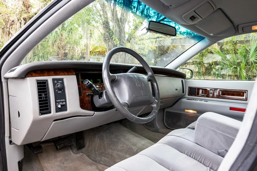 1996 Cadillac Fleetwood - Image 3 of 12