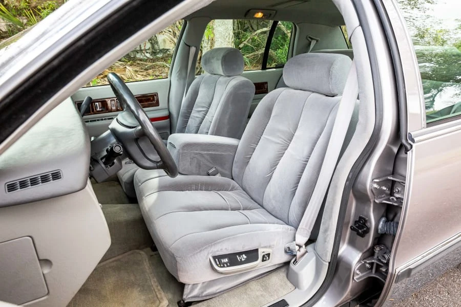 1996 Cadillac Fleetwood - Image 5 of 12