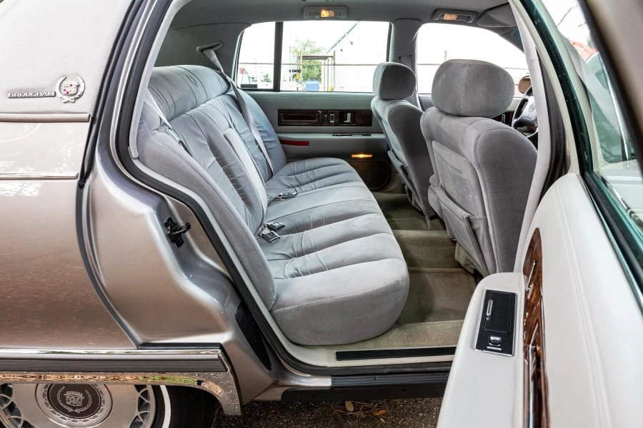 1996 Cadillac Fleetwood - Image 8 of 12