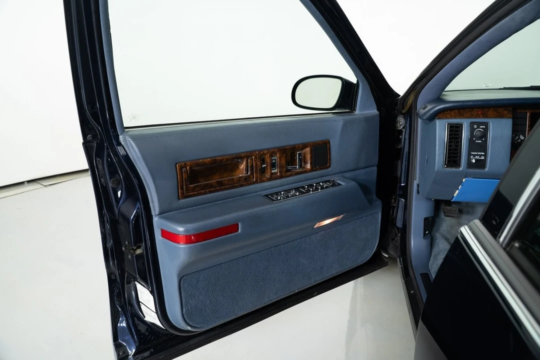 1996 Cadillac Fleetwood - Image 20 of 21