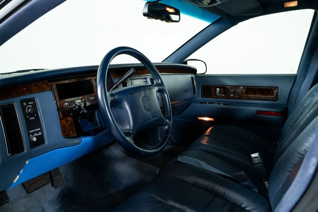 1996 Cadillac Fleetwood - Image 2 of 21