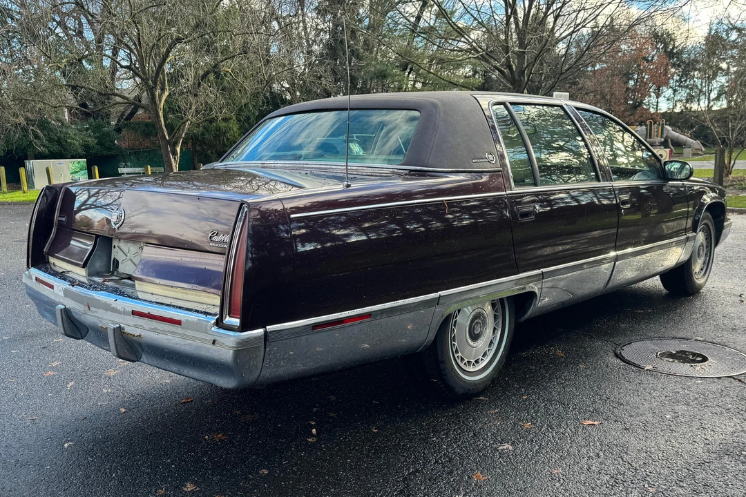 1996 Cadillac Fleetwood - Image 4 of 31