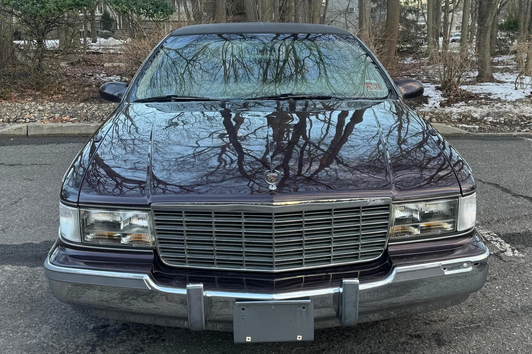 1996 Cadillac Fleetwood - Image 2 of 31