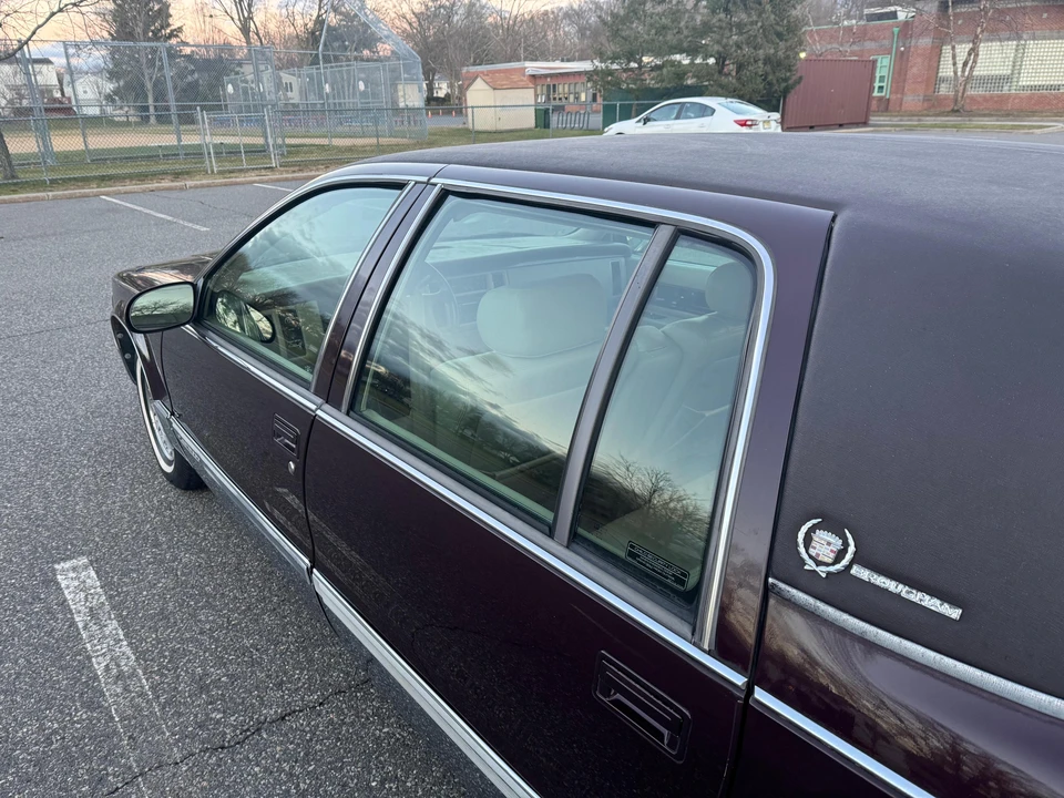 1996 Cadillac Fleetwood - Image 23 of 31