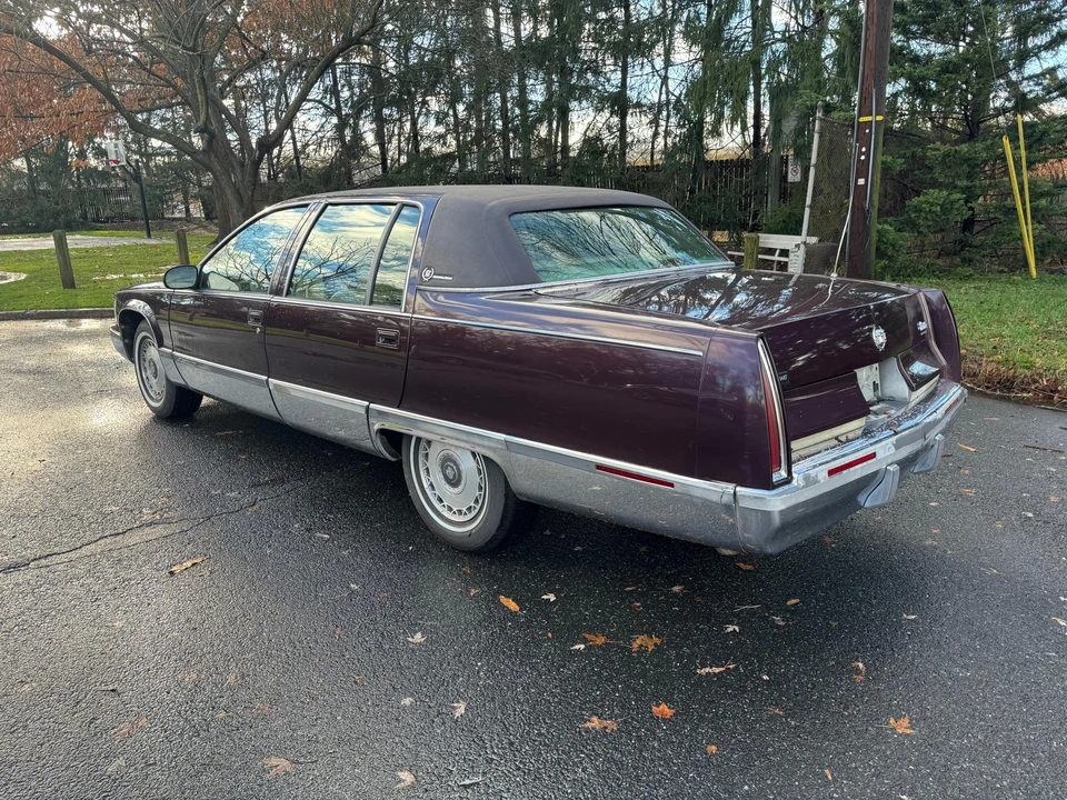 1996 Cadillac Fleetwood - Image 14 of 31