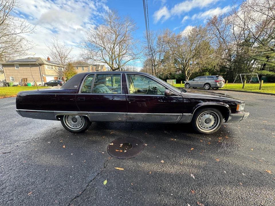 1996 Cadillac Fleetwood - Image 18 of 31