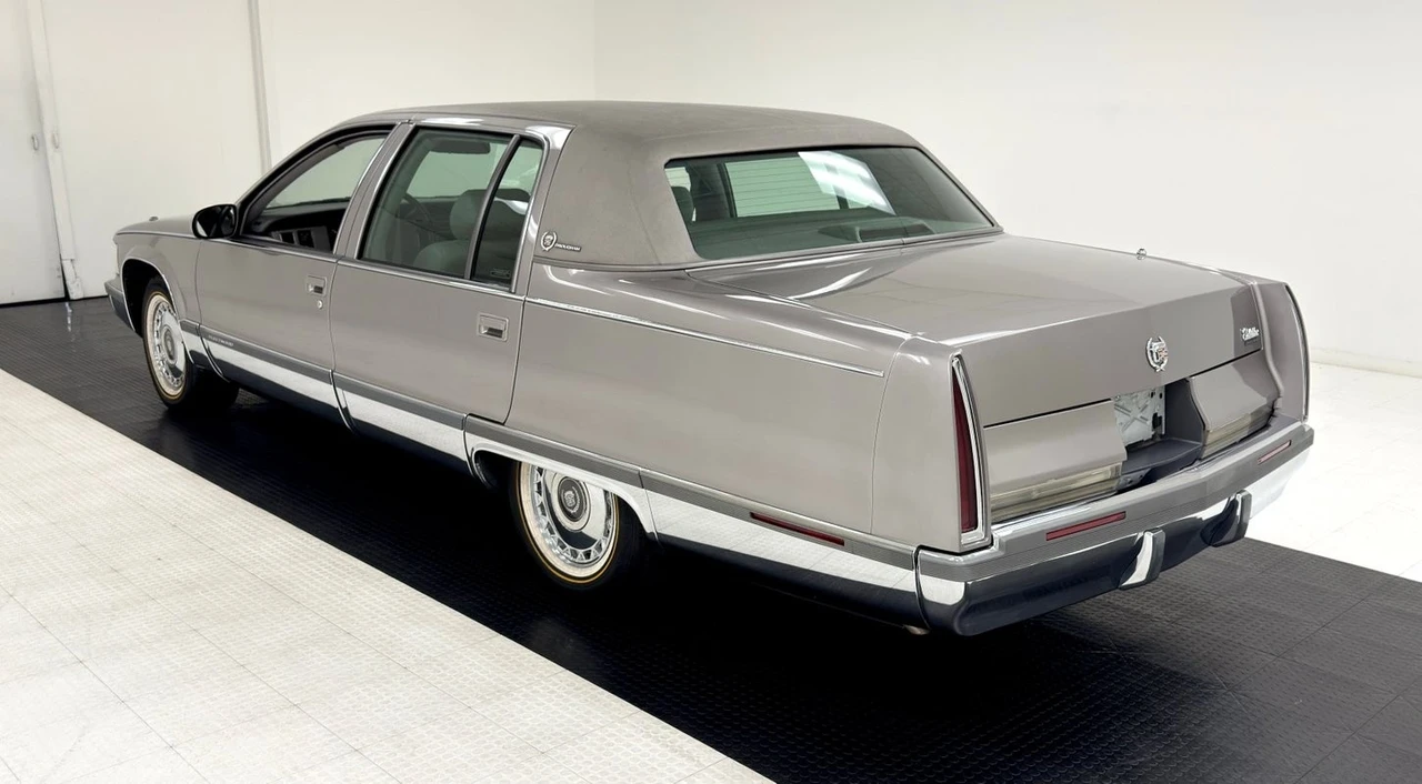 1996 Cadillac Brougham - Image 3 of 12
