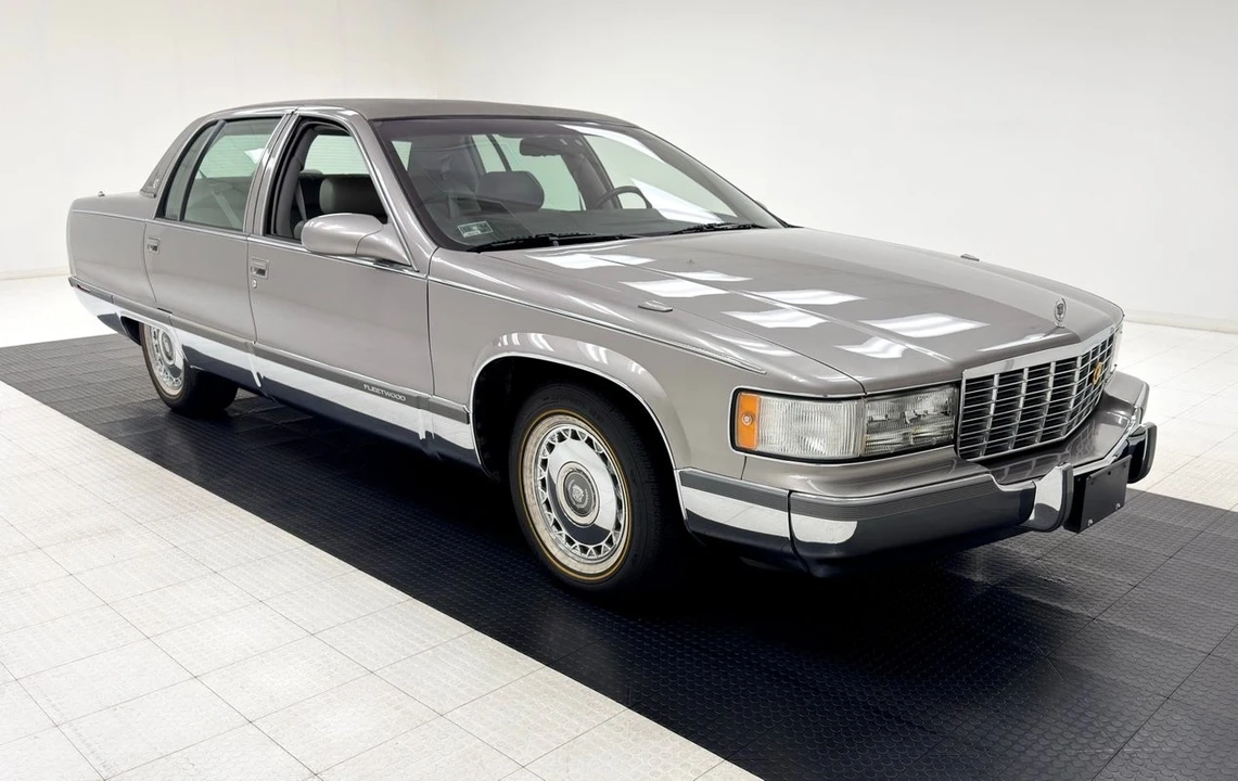 1996 Cadillac Brougham - Image 7 of 12