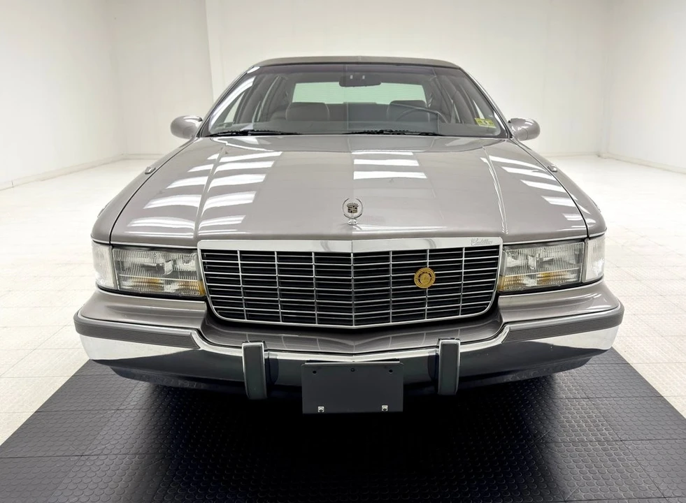 1996 Cadillac Brougham - Image 8 of 12