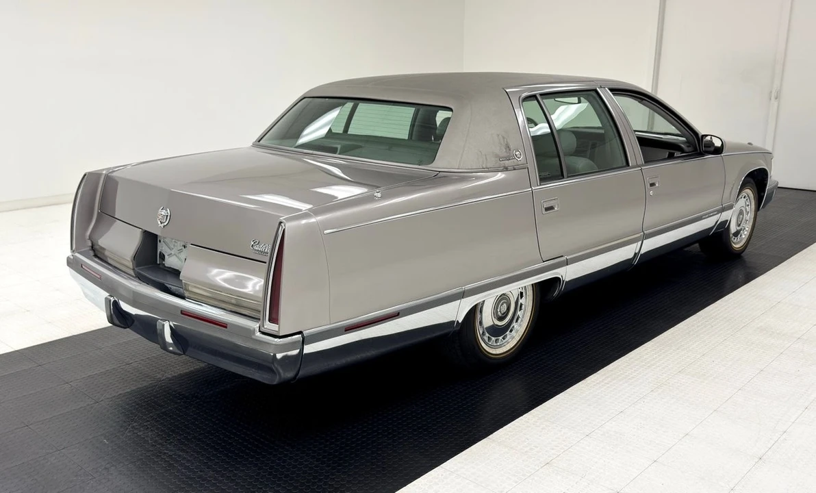 1996 Cadillac Brougham - Image 5 of 12