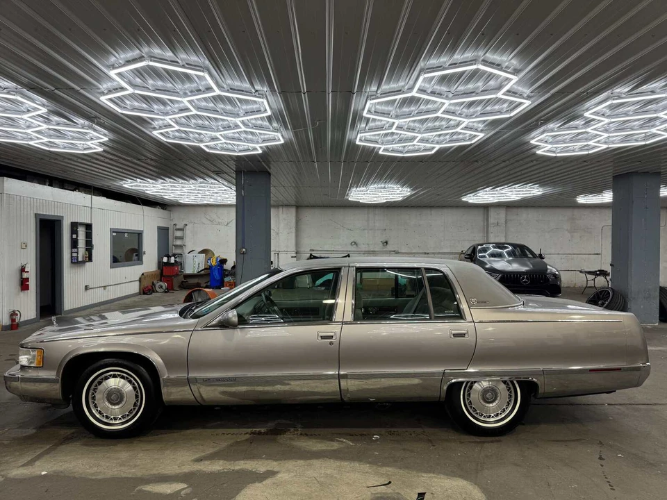 1996 Cadillac Fleetwood - Image 2 of 31