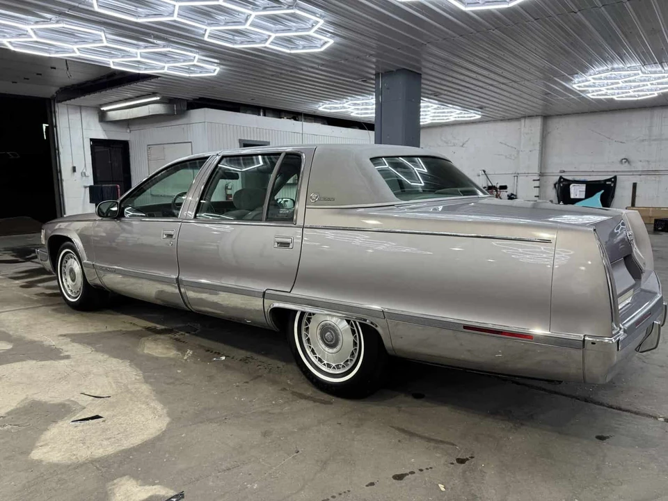 1996 Cadillac Fleetwood - Image 3 of 31
