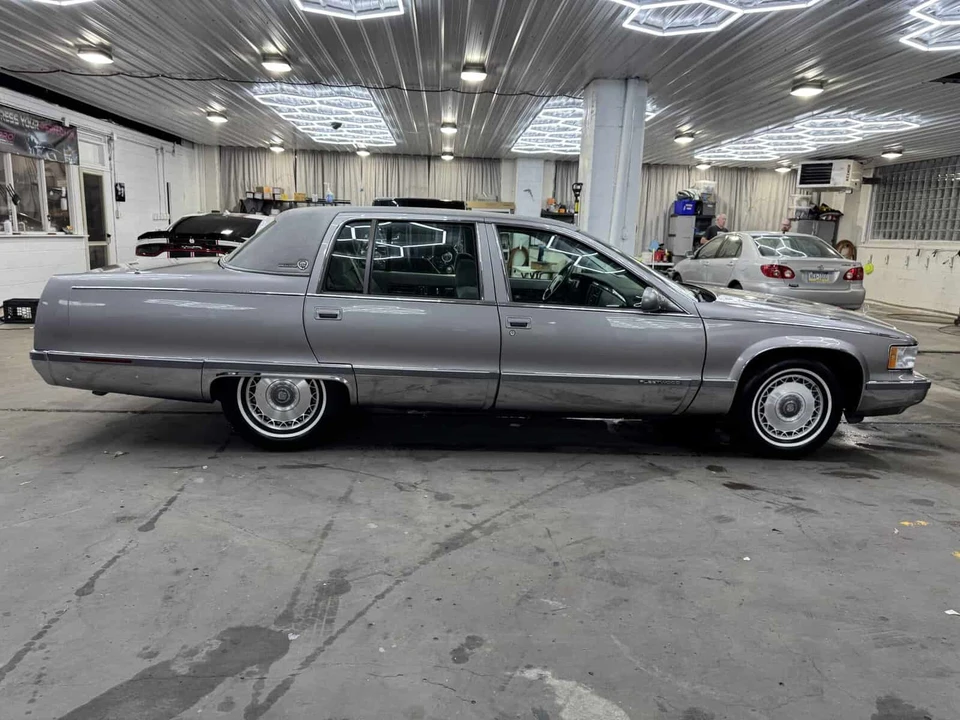 1996 Cadillac Fleetwood - Image 5 of 31