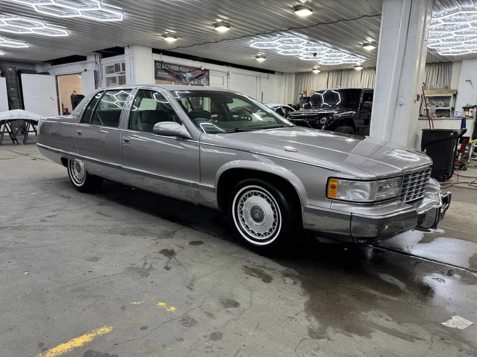 1996 Cadillac Fleetwood - Image 6 of 31