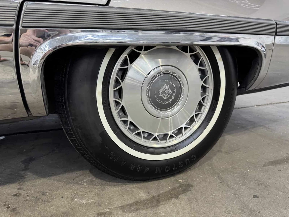 1996 Cadillac Fleetwood - Image 11 of 31
