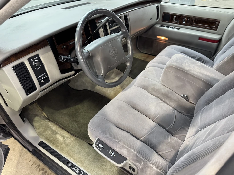 1996 Cadillac Fleetwood - Image 19 of 31