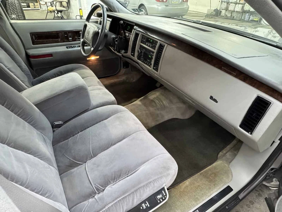 1996 Cadillac Fleetwood - Image 23 of 31