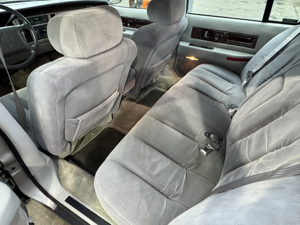 1996 Cadillac Fleetwood - Image 24 of 31