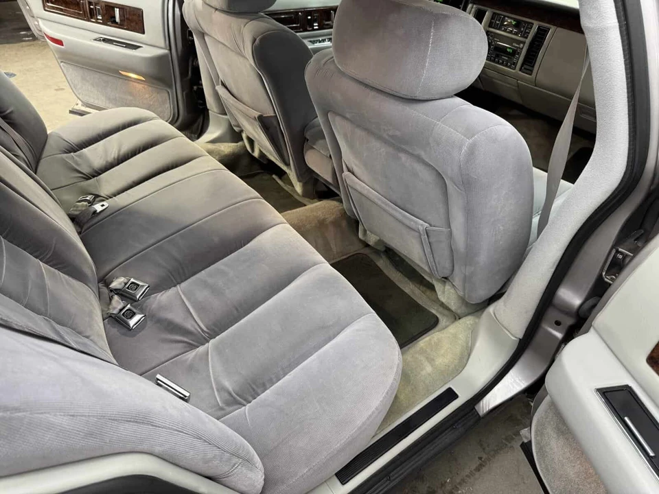 1996 Cadillac Fleetwood - Image 26 of 31